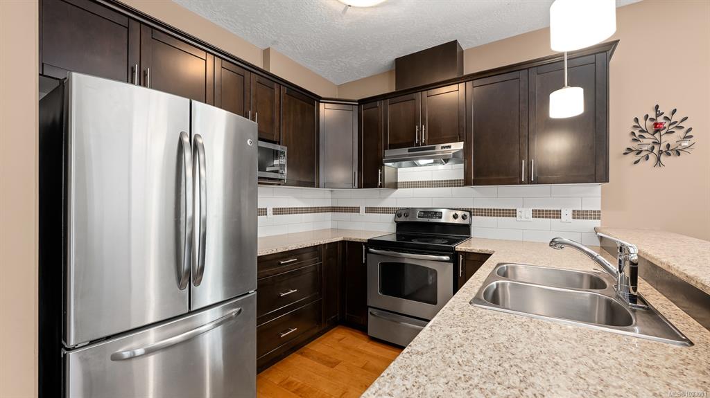 Fifth View of 2112 Cumberland Rd, Courtenay, BC, V9N 2E9