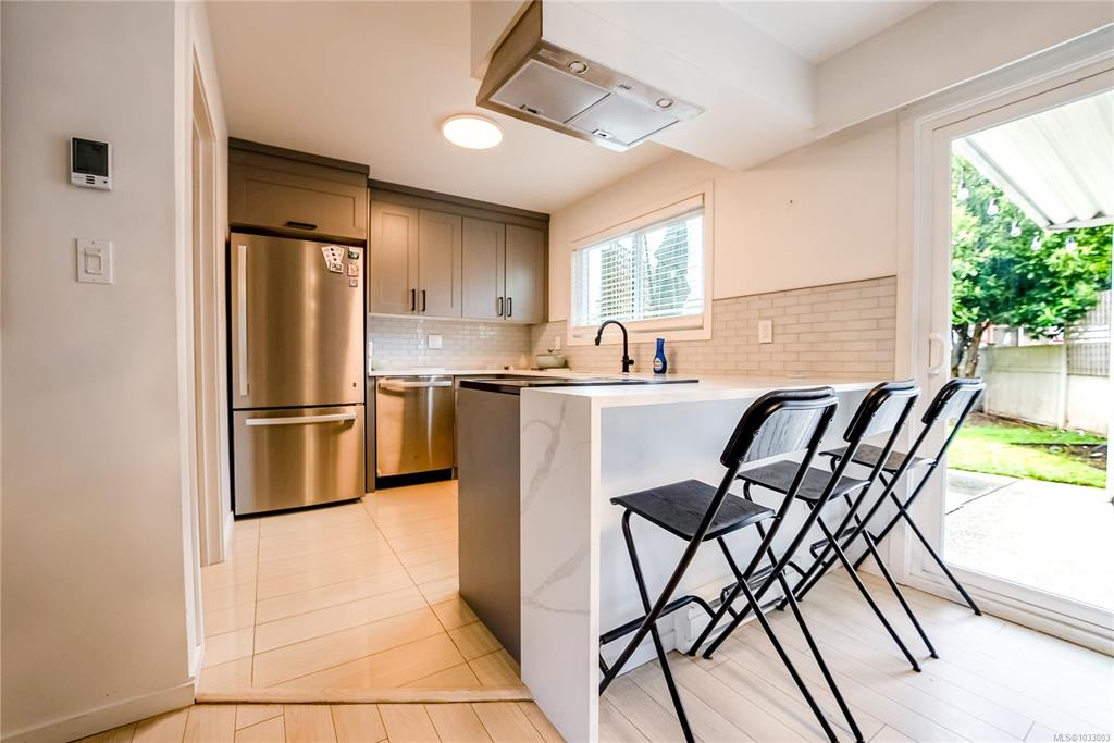 2860 Sooke Lake Rd, 1033003, BC,