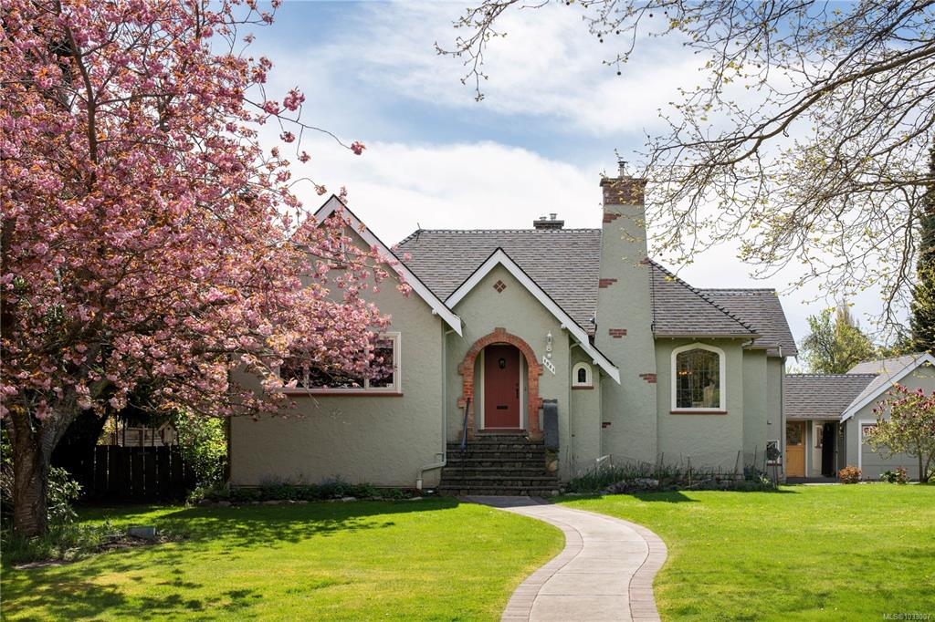 Second View of 1541 Despard Ave, Victoria, BC, V8S 1T2