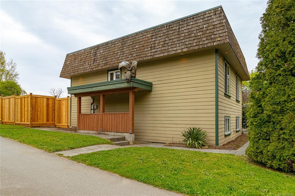 Fifth View of 2080 Bear Hill Rd, Central Saanich, BC, V8X 1M7