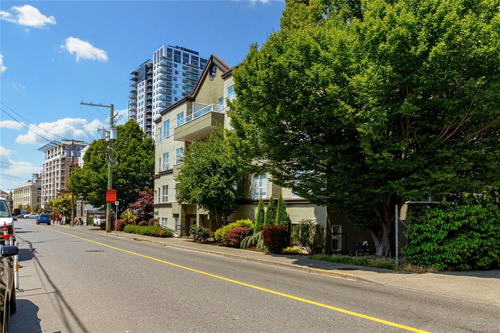 832 Fisgard St, 1033050, BC,