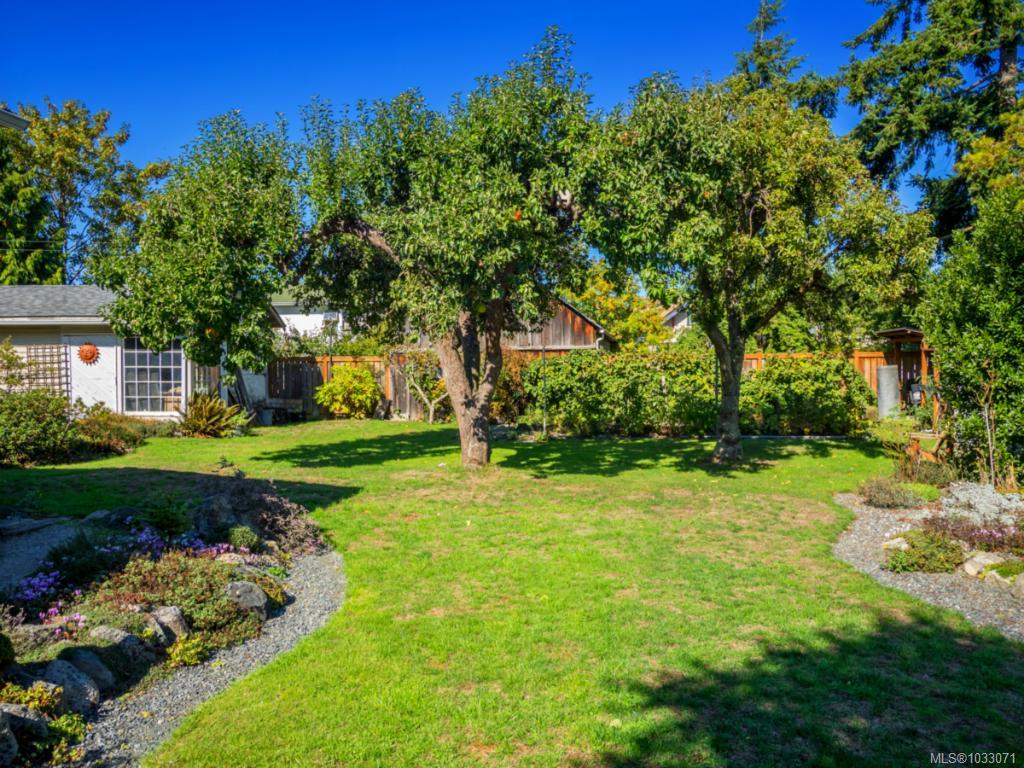 Third View of 1736 Haultain St, Victoria, BC, V8R 2L2