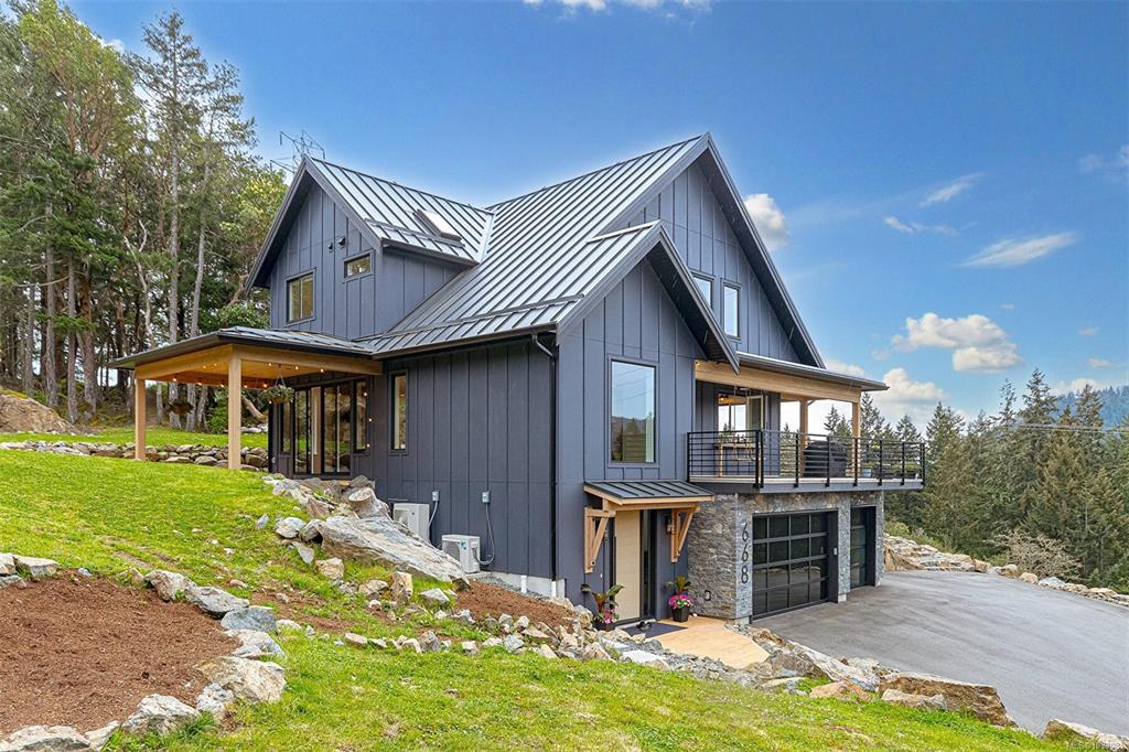 668 Southwood Dr, 1033081, BC,