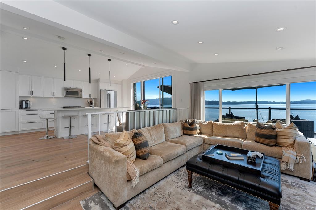 1723 Sandy Beach Rd, 1033093, BC,