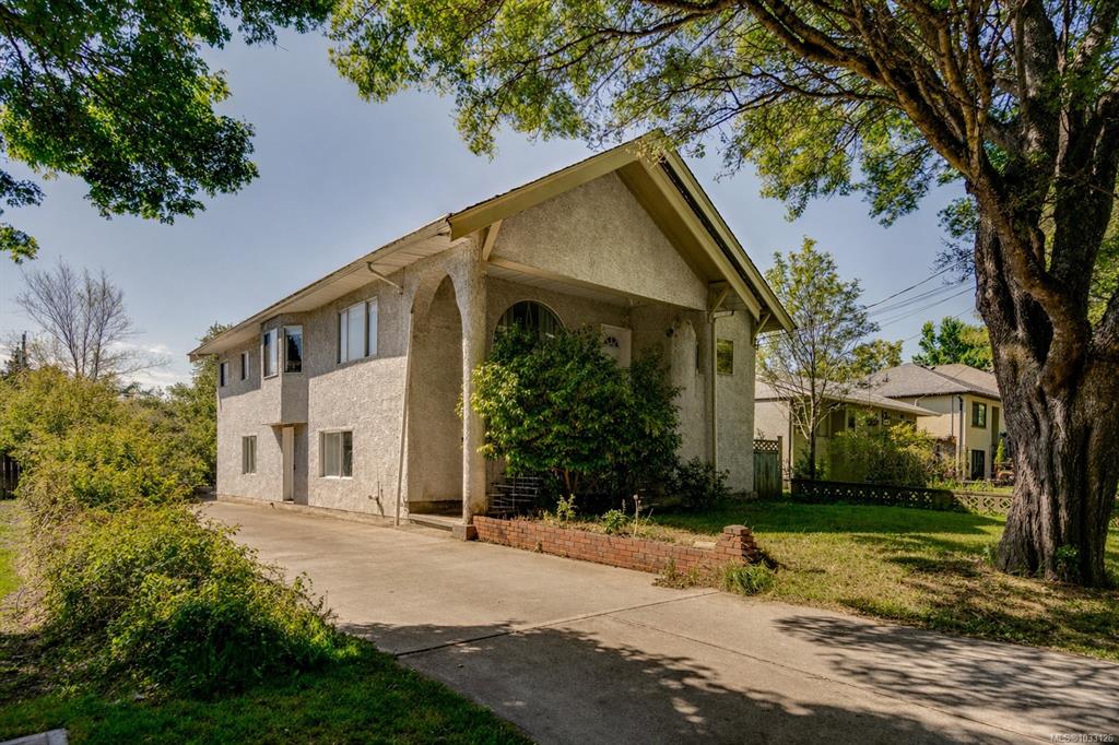 Second View of 2630 Victor St, Victoria, BC, V8R 4E2