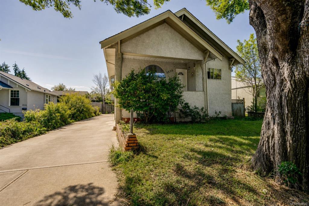 Third View of 2630 Victor St, Victoria, BC, V8R 4E2