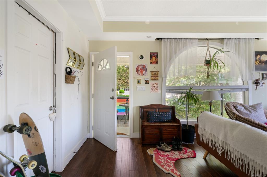 Fourth View of 2630 Victor St, Victoria, BC, V8R 4E2