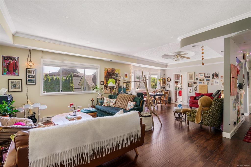 Fifth View of 2630 Victor St, Victoria, BC, V8R 4E2