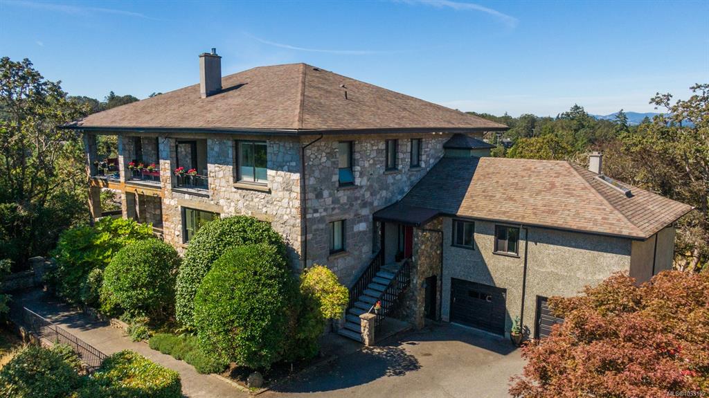 3960 Cedar Hill Rd, 1033152, BC,
