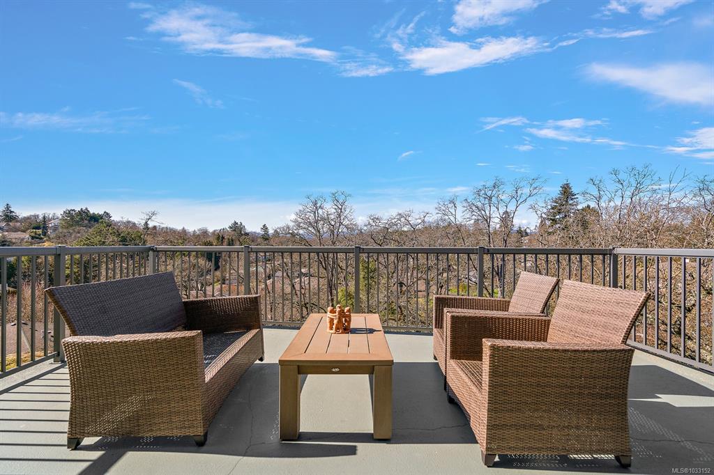 Third View of 3960 Cedar Hill Rd, Oakdale Estates, Saanich, BC, V8N 3B8