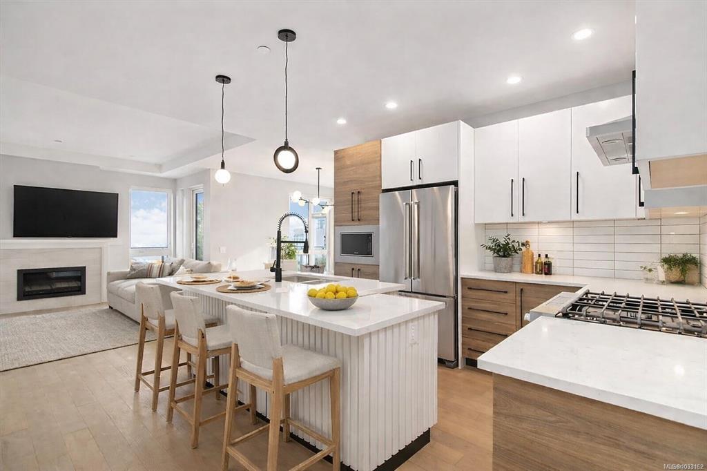 990 Doumac Ave, 1033162, BC,