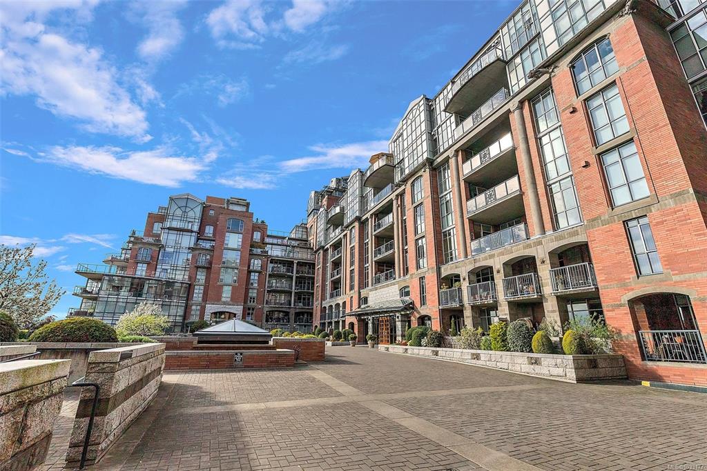 Third View of 21 Dallas Rd, Shoal Point, Victoria, BC, V8V 4Z9