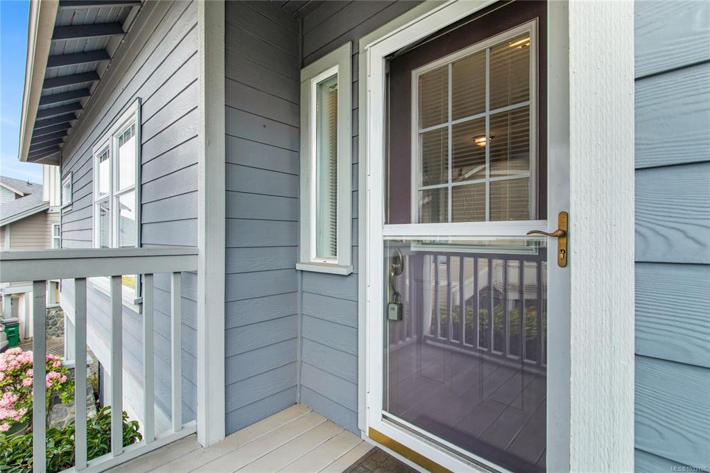 Fifth View of 4073 Blackberry Lane, Saanich, BC, V8X 5J5