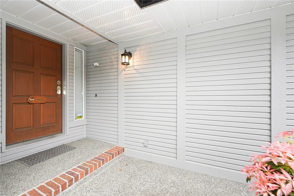 Fourth View of 4630 Lochside Dr, Saanich, BC, V8Y 2T1