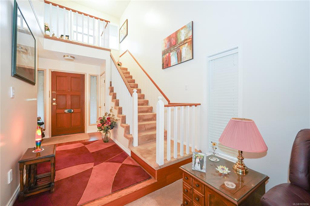 Fifth View of 4630 Lochside Dr, Saanich, BC, V8Y 2T1