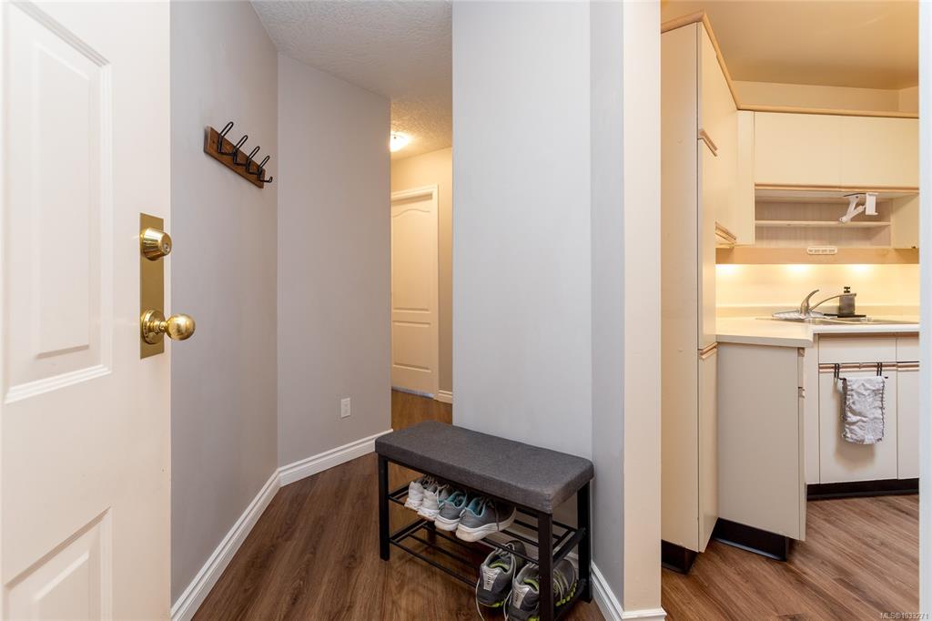 Fifth View of 3931 Shelbourne St, The Willows, Saanich, BC, V8P 4H9