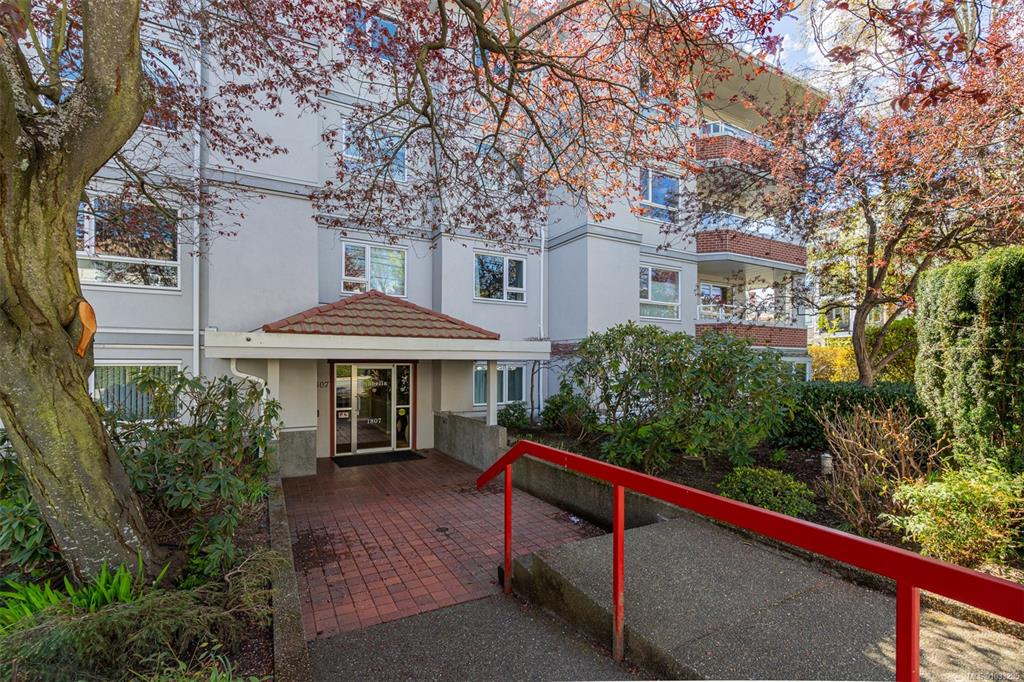 Fourth View of 1807 Oak Bay Ave, Victoria, BC, V8R 1C1