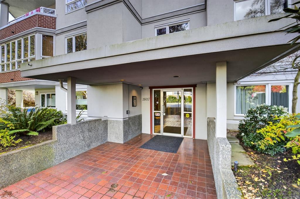 Fifth View of 1807 Oak Bay Ave, Victoria, BC, V8R 1C1