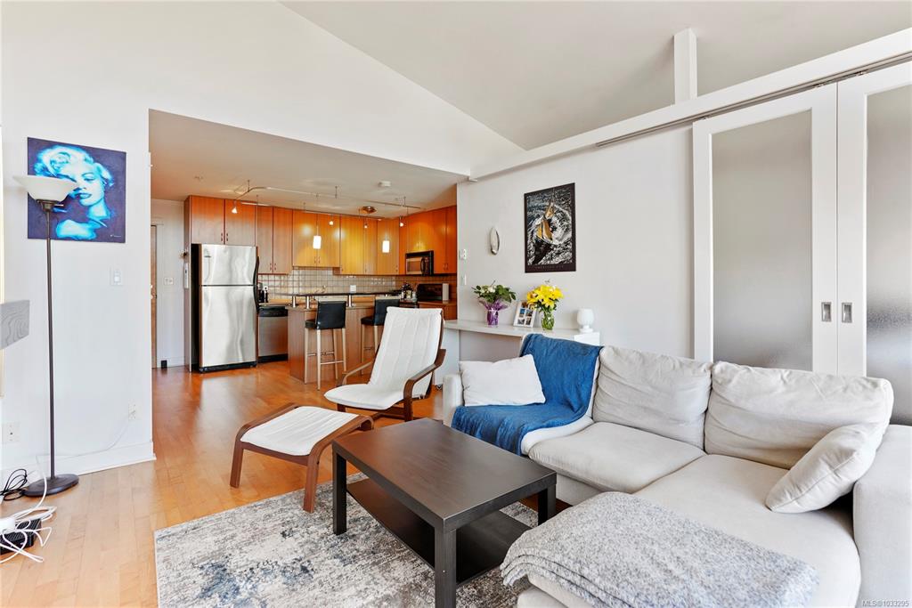 Fifth View of 1155 Yates St, Victoria, BC, V8V 3N1