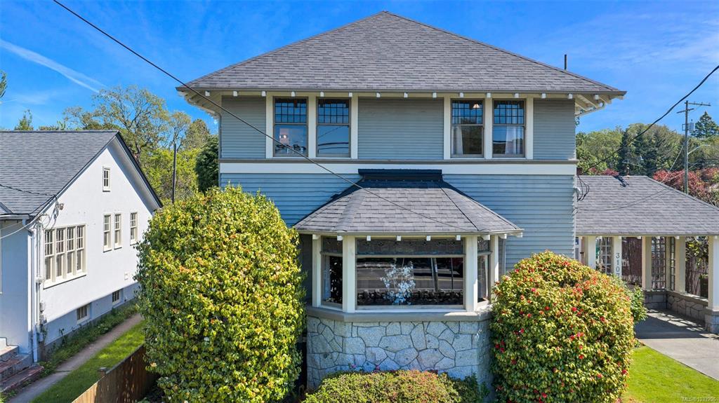 Fifth View of 3107 Quadra St, Victoria, BC, V8X 1E9