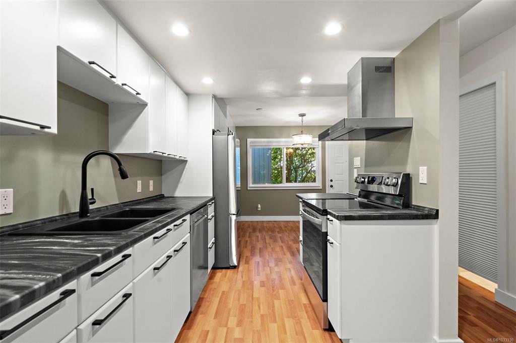 Fourth View of 3235 Alder St, Saanich, BC, V8X 1P3