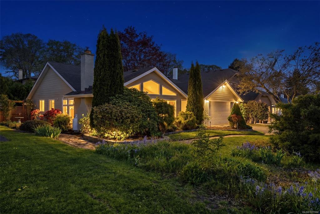Third View of 4003 Hopesmore Dr, Saanich, BC, V8N 6A3