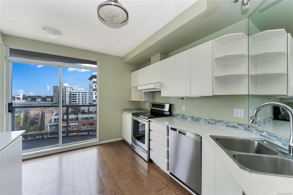Third View of 1020 View St, Regents Park, Victoria, BC, V8V 4Y4