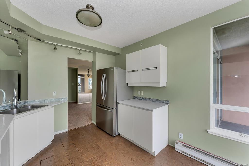 Fifth View of 1020 View St, Regents Park, Victoria, BC, V8V 4Y4
