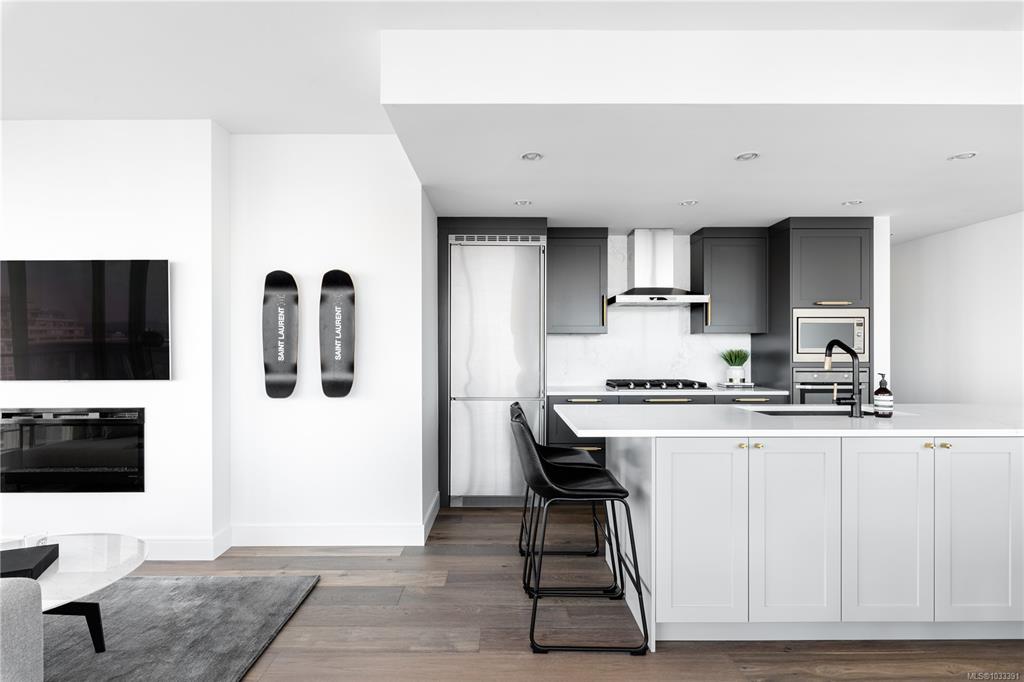 Fourth View of 707 Courtney St, Victoria, BC, V8W 0A9