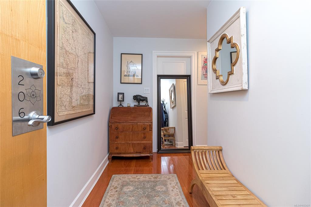 Fourth View of 1831 Oak Bay Ave, Fiori, Victoria, BC, V8R 1C3