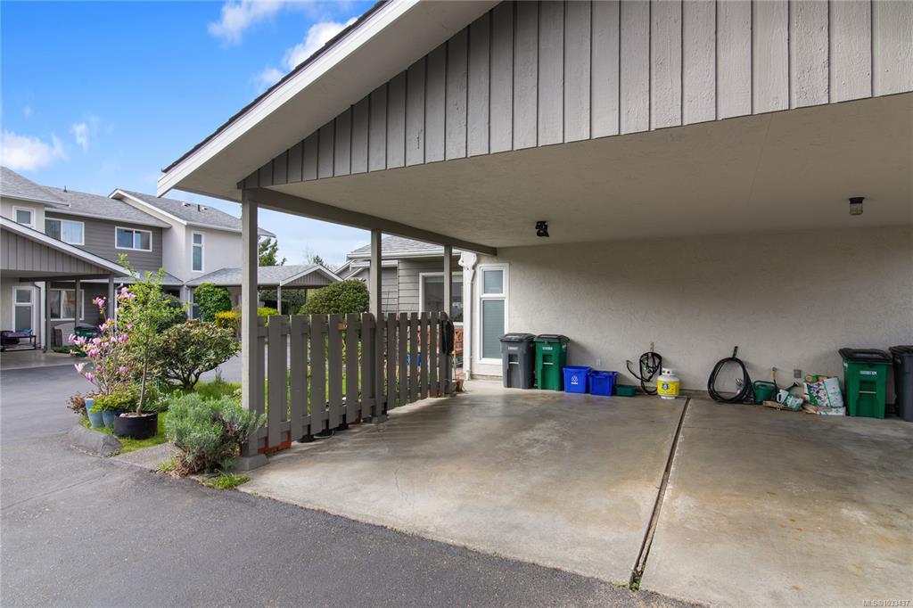 Third View of 400 Culduthel Rd, Saanich, BC, V8Z 1G1