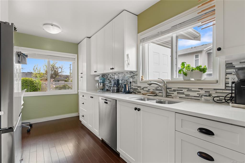 Fourth View of 400 Culduthel Rd, Saanich, BC, V8Z 1G1