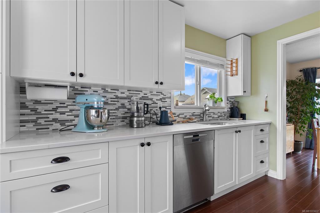 Fifth View of 400 Culduthel Rd, Saanich, BC, V8Z 1G1