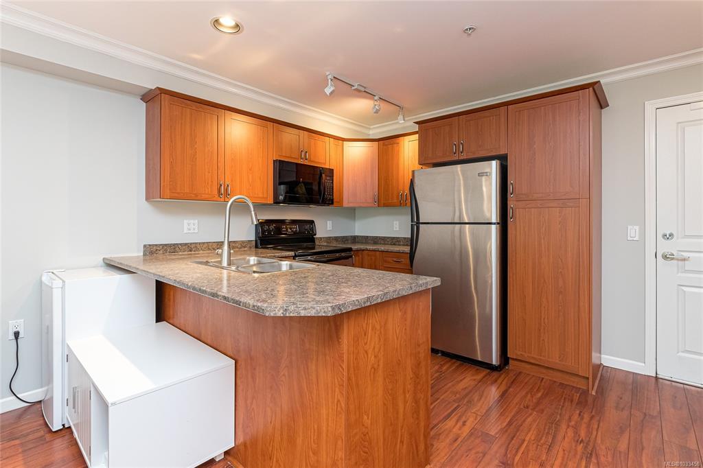 655 Goldstream Ave, 1033458, BC,