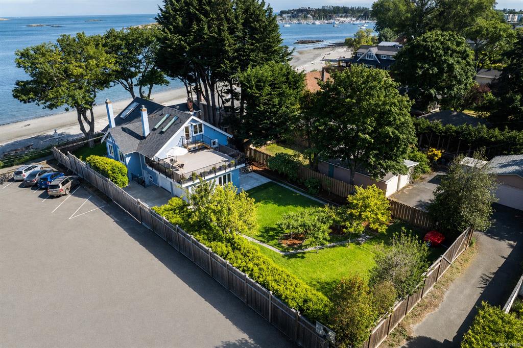 Fifth View of 2170 Esplanade, Oak Bay, BC, V8R 2W1