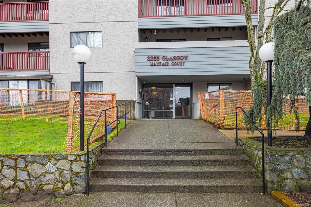 Fourth View of 3255 Glasgow Ave, Saanich, BC, V8X 2S4