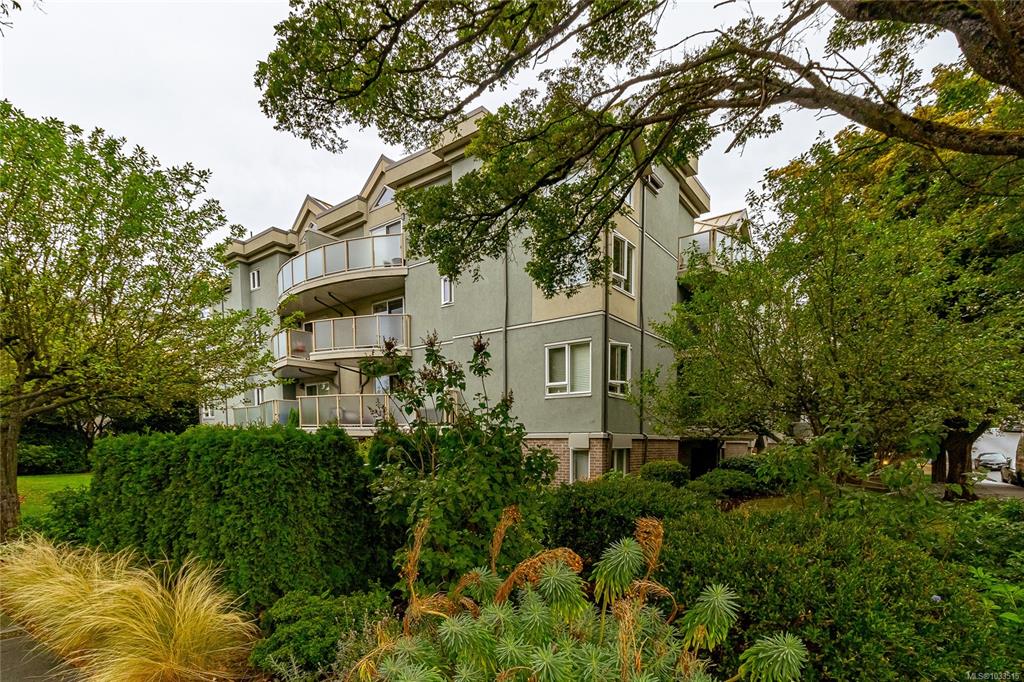 Second View of 2710 Grosvenor Rd, Victoria, BC, V8T 3M9