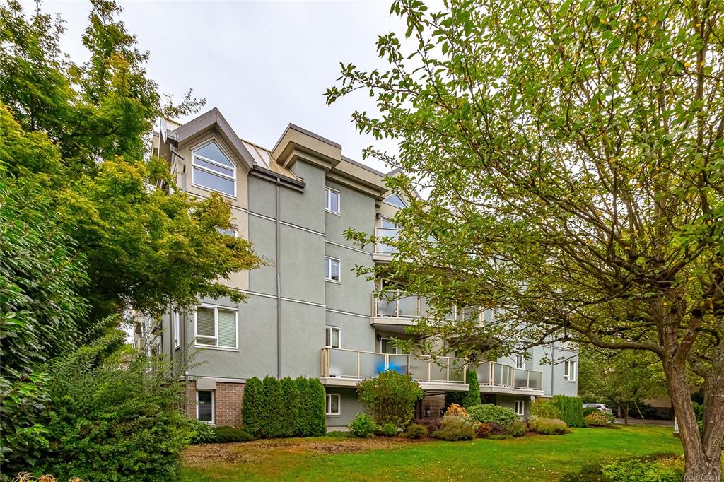 Third View of 2710 Grosvenor Rd, Victoria, BC, V8T 3M9