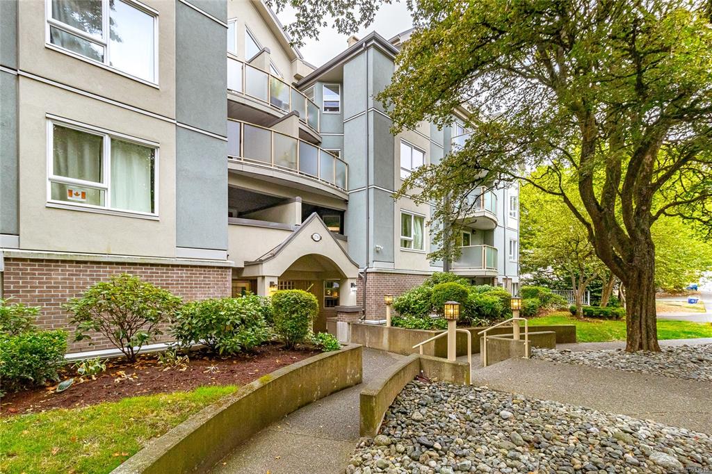 Fifth View of 2710 Grosvenor Rd, Victoria, BC, V8T 3M9