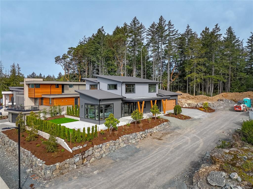 656 Medalist Ave, 1033541, BC,