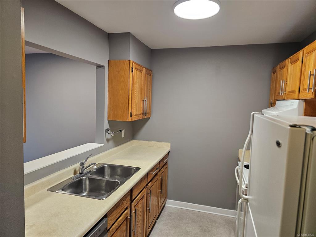 Fifth View of 9923 Seventh St, Sidney, BC, V8L 2V8