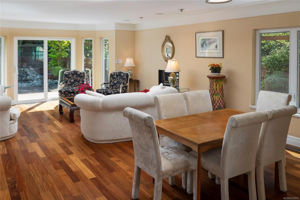 Fifth View of 1660 Hampshire Rd, Oak Bay, BC, V8R 1G1