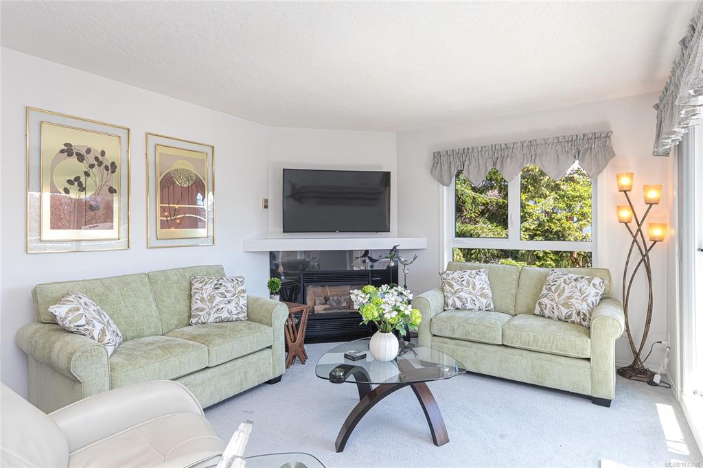 Main View of 9919 Fourth St, Sidney, BC, V8L 2Z6