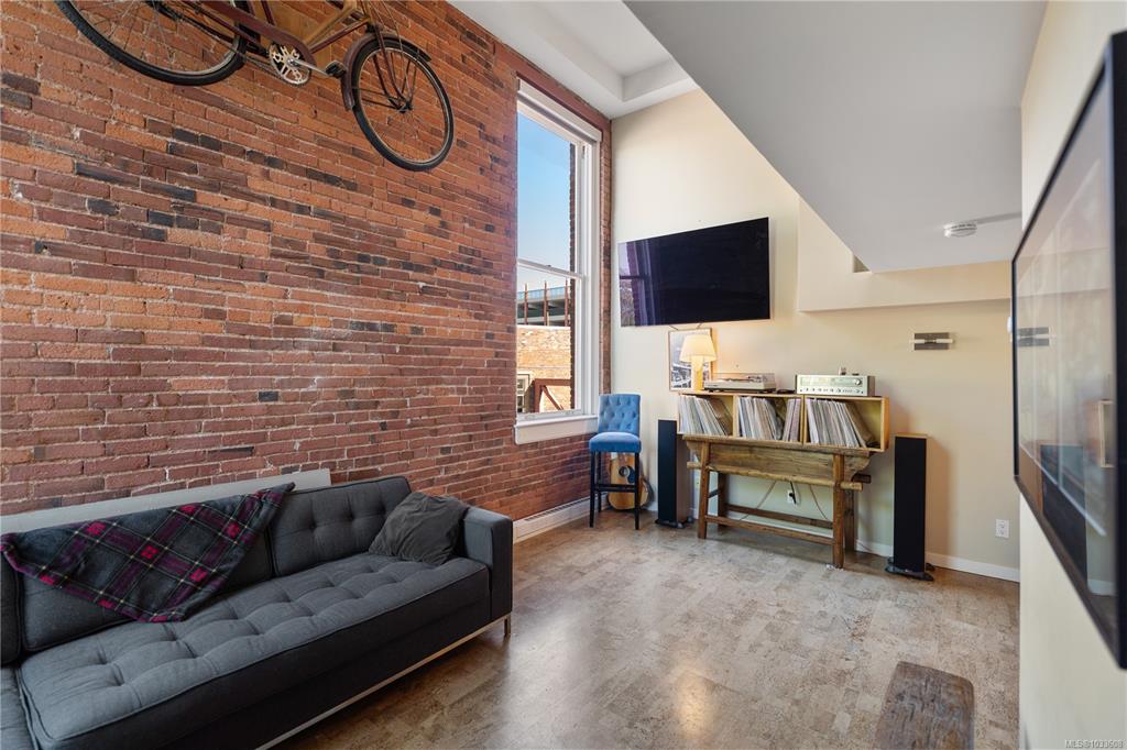 Fifth View of 524 Yates St, Victoria, BC, V8W 1K8