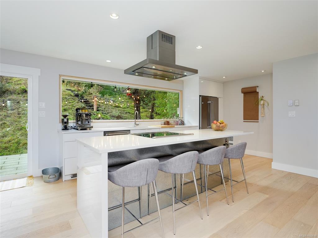 775 Drummond Way, 1033610, BC,