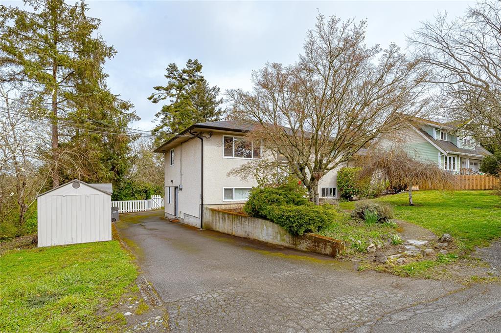 Fourth View of 820 822 Leslie Dr, Saanich, BC, V8X 2Y4