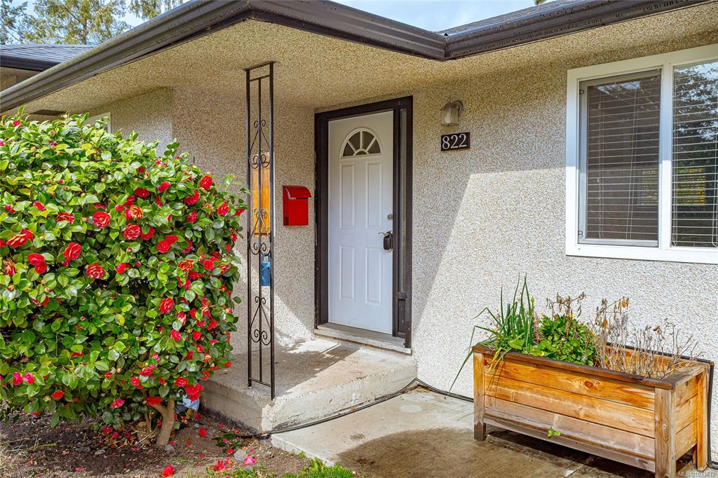 Fifth View of 820 822 Leslie Dr, Saanich, BC, V8X 2Y4