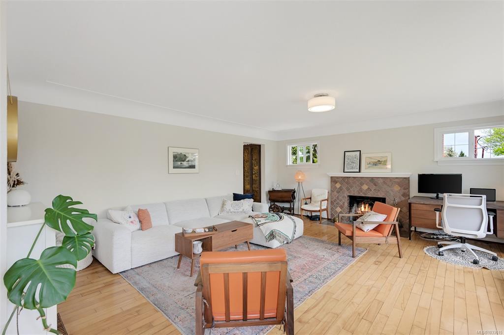 Fifth View of 1452 Westall Ave, Victoria, BC, V8T 2G5