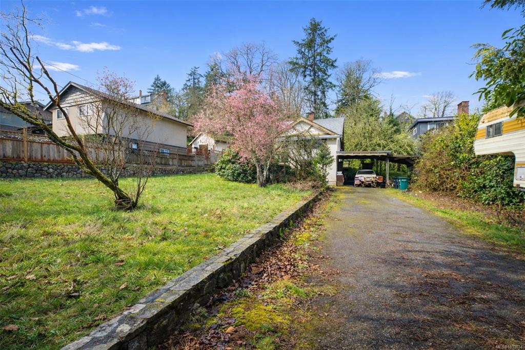Fifth View of 4050 Grange Rd, Saanich, BC, V8Z 4V3
