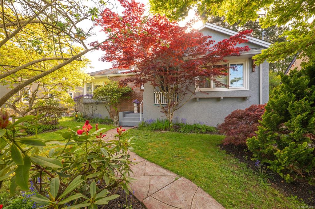 Second View of 225 Stewart Ave, Nanaimo, BC, V9S 4C2